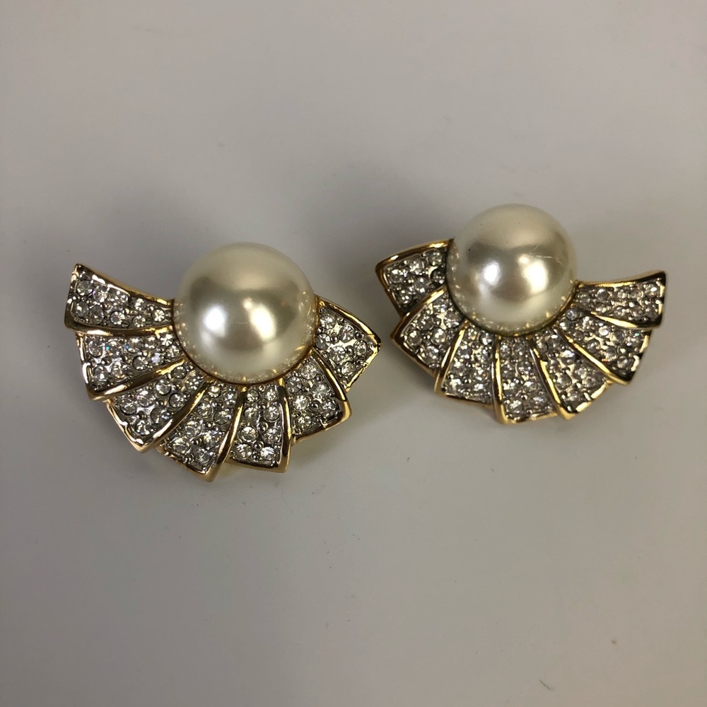 Butler pearl rhinestone diamonds gold vintage earrings